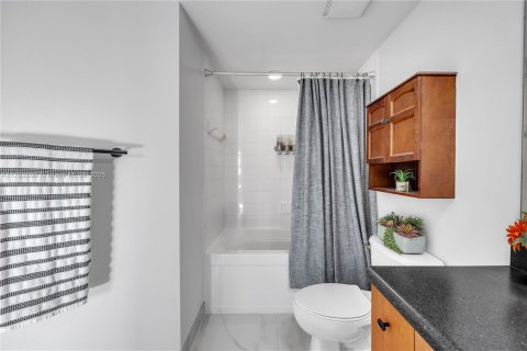 Condo in Fort Lauderdale, Florida, 1 bedroom  № 1699094 - photo 8