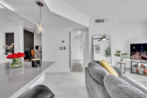 Condo in Fort Lauderdale, Florida, 1 bedroom  № 1699094 - photo 3