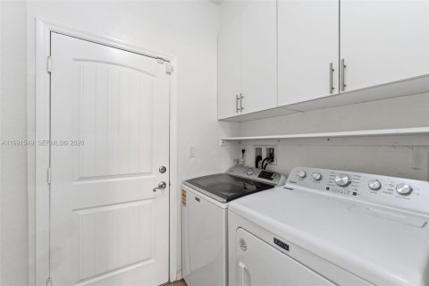 Купить виллу или дом в Хомстед, Флорида 5 спален, 199.37м2, № 2052683 - фото 19