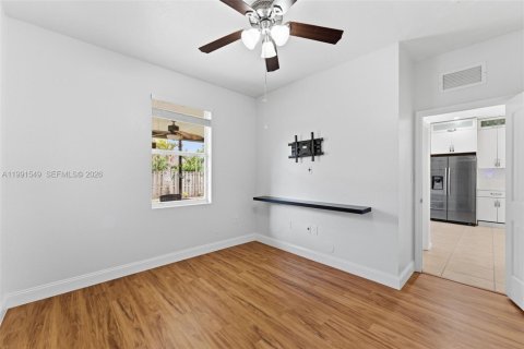 Купить виллу или дом в Хомстед, Флорида 5 спален, 199.37м2, № 2052683 - фото 7