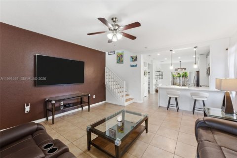 Купить виллу или дом в Хомстед, Флорида 5 спален, 199.37м2, № 2052683 - фото 3