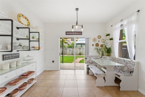 Купить виллу или дом в Хомстед, Флорида 5 спален, 199.37м2, № 2052683 - фото 6