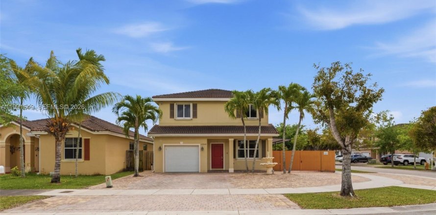 Дом в Хомстед, Флорида 5 спален, 199.37м2 № 2052683