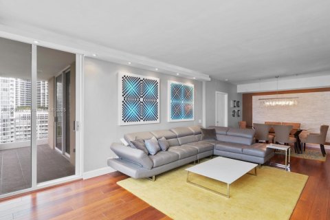 Condominio en venta en Miami, Florida, 3 dormitorios, 159.7 m2 № 1979940 - foto 22