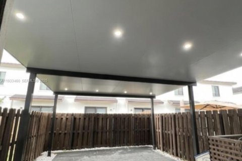 Снять в аренду таунхаус в Хомстед, Флорида 3 спальни, № 1992624 - фото 16