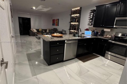 Снять в аренду таунхаус в Хомстед, Флорида 3 спальни, № 1992624 - фото 8