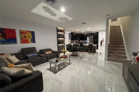 Снять в аренду таунхаус в Хомстед, Флорида 3 спальни, № 1992624 - фото 6