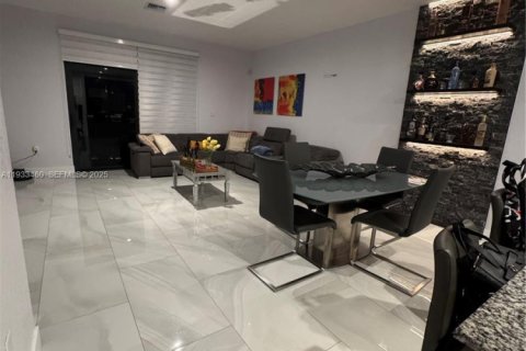 Снять в аренду таунхаус в Хомстед, Флорида 3 спальни, № 1992624 - фото 7