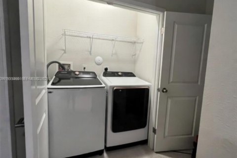 Снять в аренду таунхаус в Хомстед, Флорида 3 спальни, № 1992624 - фото 15