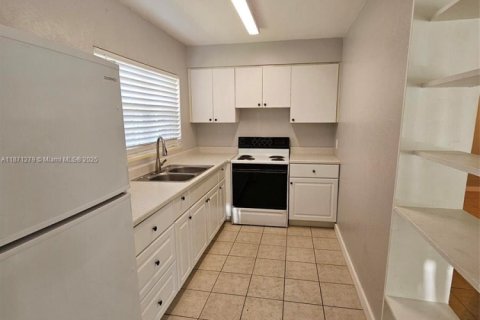 Casa en alquiler en Fort Lauderdale, Florida, 1 dormitorio, 65.03 m2 № 1926863 - foto 2