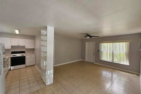 Casa en alquiler en Fort Lauderdale, Florida, 1 dormitorio, 65.03 m2 № 1926863 - foto 1