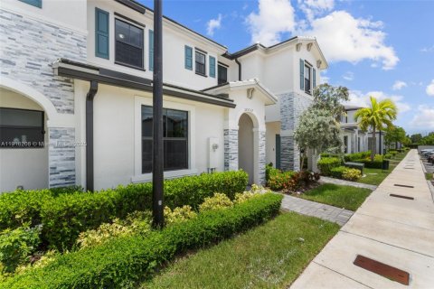 Купить таунхаус в Хомстед, Флорида 3 спальни, 123.37м2, № 1970875 - фото 3
