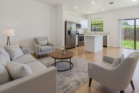 Купить таунхаус в Хомстед, Флорида 3 спальни, 123.37м2, № 1970875 - фото 10