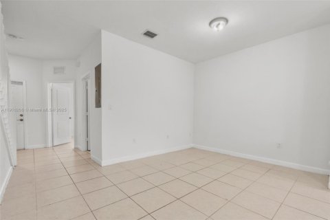 Купить таунхаус в Хомстед, Флорида 3 спальни, 123.37м2, № 1970875 - фото 14