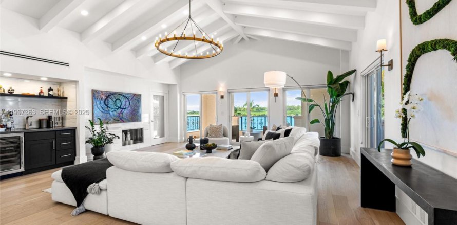 Condominio en Miami Beach, Florida, 3 dormitorios № 2035800