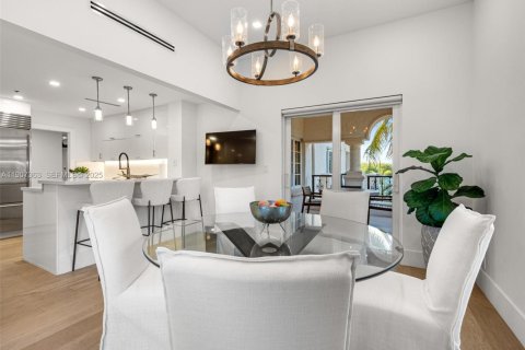 Condominio en venta en Miami Beach, Florida, 3 dormitorios, 254.92 m2 № 2035800 - foto 18