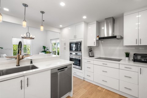 Condominio en venta en Miami Beach, Florida, 3 dormitorios, 254.92 m2 № 2035800 - foto 14