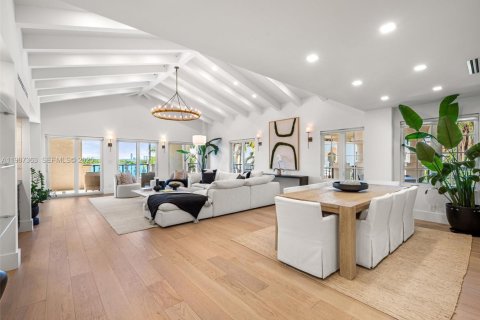Condominio en venta en Miami Beach, Florida, 3 dormitorios, 254.92 m2 № 2035800 - foto 3