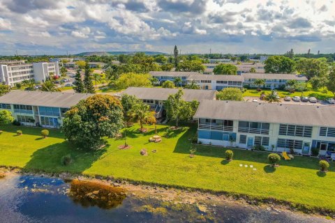 Condo in Deerfield Beach, Florida, 1 bedroom № 2392925 - photo 18