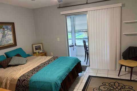 Condo in Deerfield Beach, Florida, 1 bedroom № 2392925 - photo 9