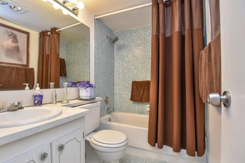 Condo in Deerfield Beach, Florida, 1 bedroom № 2392925 - photo 11