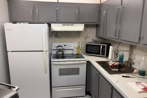 Condo in Deerfield Beach, Florida, 1 bedroom № 2392925 - photo 8