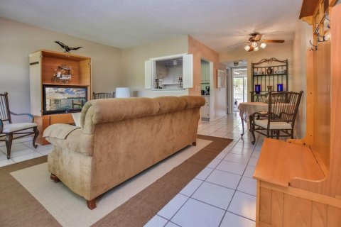 Condo in Deerfield Beach, Florida, 1 bedroom № 2392925 - photo 5