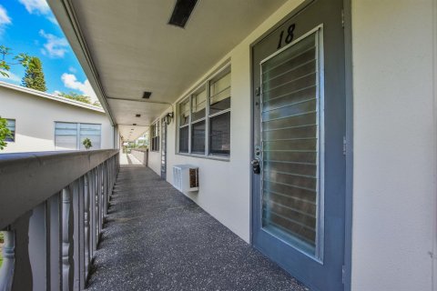 Condo in Deerfield Beach, Florida, 1 bedroom № 2392925 - photo 20