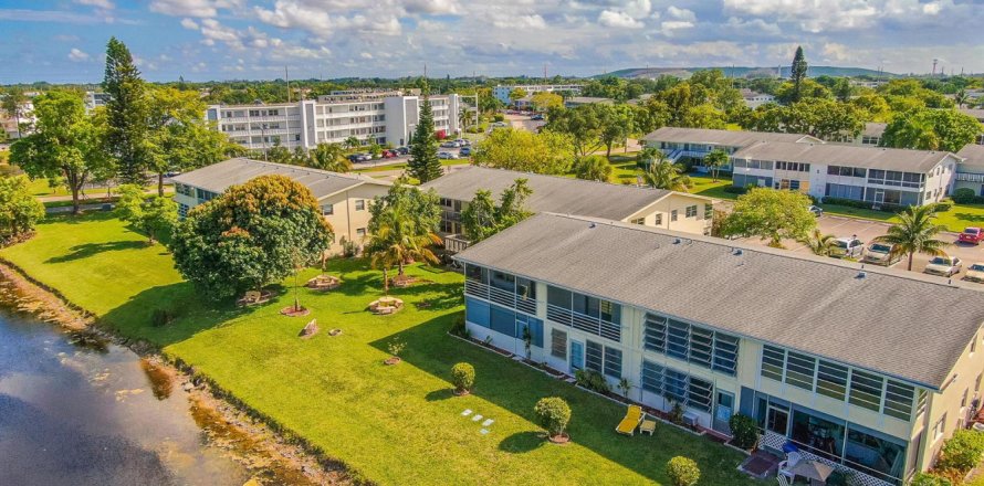 Condo in Deerfield Beach, Florida, 1 bedroom № 2392925