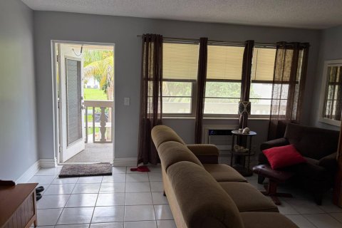Condo in Deerfield Beach, Florida, 1 bedroom № 2392925 - photo 4