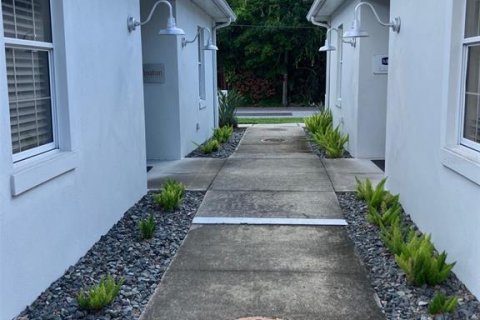 Immobilier commercial à vendre à Tampa, Floride: 327.2 m2 № 2156503 - photo 2