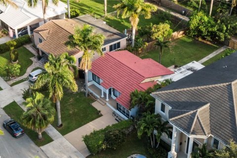 Villa ou maison à louer à Hollywood, Floride: 4 chambres, 162.21 m2 № 2072083 - photo 2