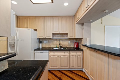 Villa ou maison à louer à Hollywood, Floride: 4 chambres, 162.21 m2 № 2072083 - photo 8