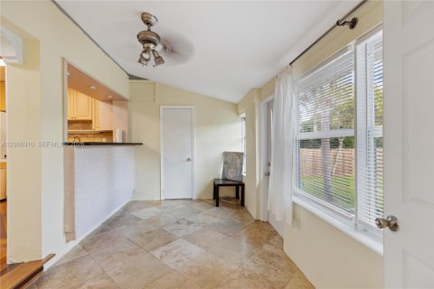 Villa ou maison à louer à Hollywood, Floride: 4 chambres, 162.21 m2 № 2072083 - photo 3