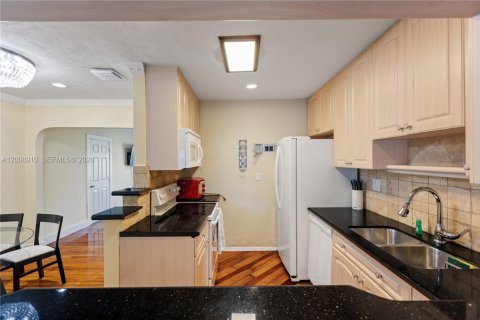 Villa ou maison à louer à Hollywood, Floride: 4 chambres, 162.21 m2 № 2072083 - photo 7