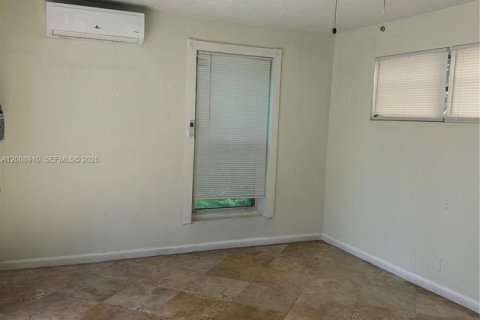 Villa ou maison à louer à Hollywood, Floride: 4 chambres, 162.21 m2 № 2072083 - photo 15
