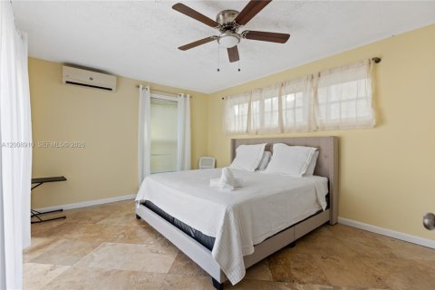 Villa ou maison à louer à Hollywood, Floride: 4 chambres, 162.21 m2 № 2072083 - photo 4