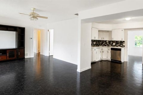 Casa en venta en Orlando, Florida, 5 dormitorios, 139.63 m2 № 2150130 - foto 8