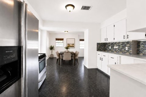 Casa en venta en Orlando, Florida, 5 dormitorios, 139.63 m2 № 2150130 - foto 12