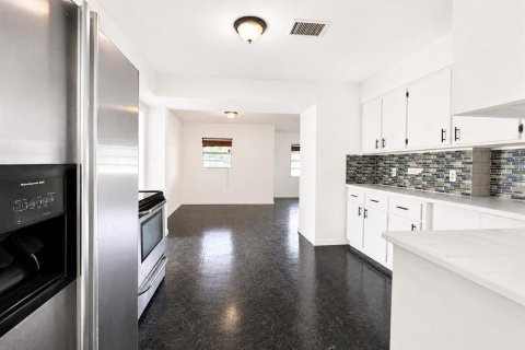 Casa en venta en Orlando, Florida, 5 dormitorios, 139.63 m2 № 2150130 - foto 11