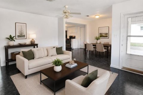 Casa en venta en Orlando, Florida, 5 dormitorios, 139.63 m2 № 2150130 - foto 7