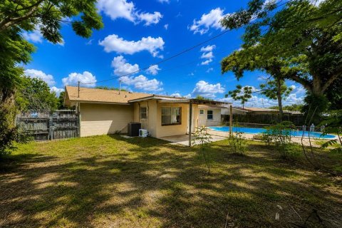 Casa en venta en Orlando, Florida, 5 dormitorios, 139.63 m2 № 2150130 - foto 3