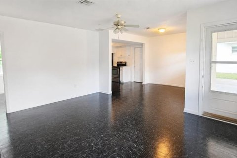 Casa en venta en Orlando, Florida, 5 dormitorios, 139.63 m2 № 2150130 - foto 6