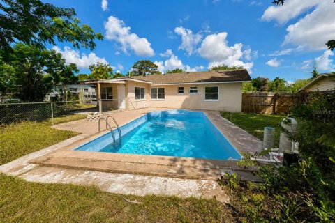 Casa en venta en Orlando, Florida, 5 dormitorios, 139.63 m2 № 2150130 - foto 2