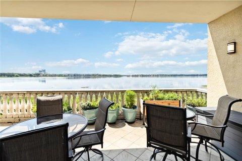 Condo in Orlando, Florida, 3 bedrooms  № 1684871 - photo 17