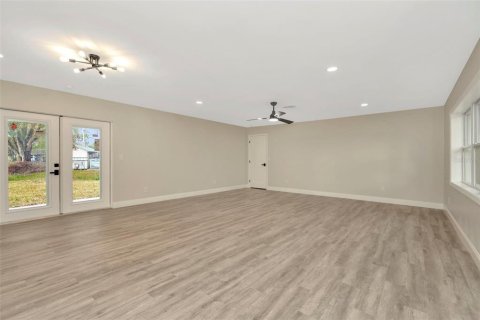 House in Zephyrhills, Florida 3 bedrooms, 144 sq.m. № 1776853 - photo 11