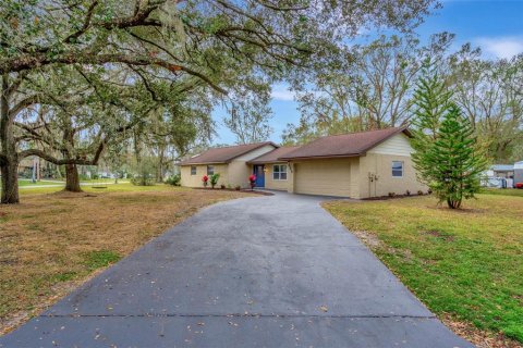 House in Zephyrhills, Florida 3 bedrooms, 144 sq.m. № 1776853 - photo 1