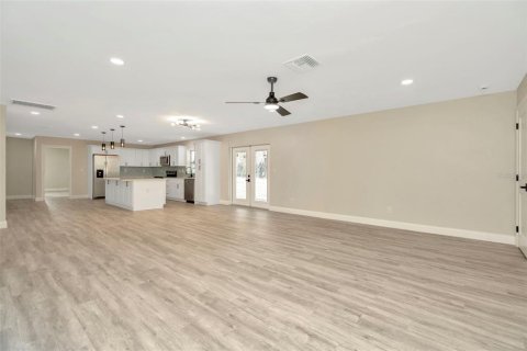 House in Zephyrhills, Florida 3 bedrooms, 144 sq.m. № 1776853 - photo 12