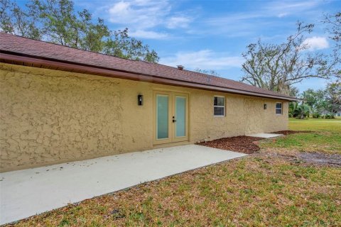 House in Zephyrhills, Florida 3 bedrooms, 144 sq.m. № 1776853 - photo 29