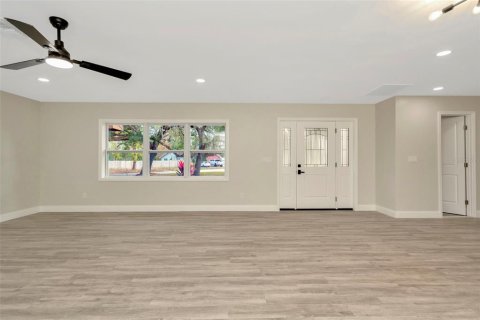 House in Zephyrhills, Florida 3 bedrooms, 144 sq.m. № 1776853 - photo 14
